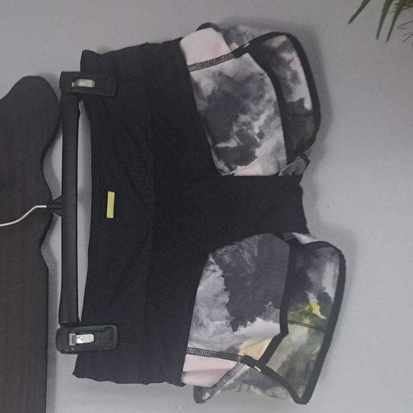 LuluLemon Speed Shorts Citron Tinted Canvas Sz 4 - Picture 8 of 9